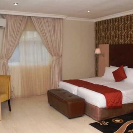 Amber Residence Lagos Bagian luar foto