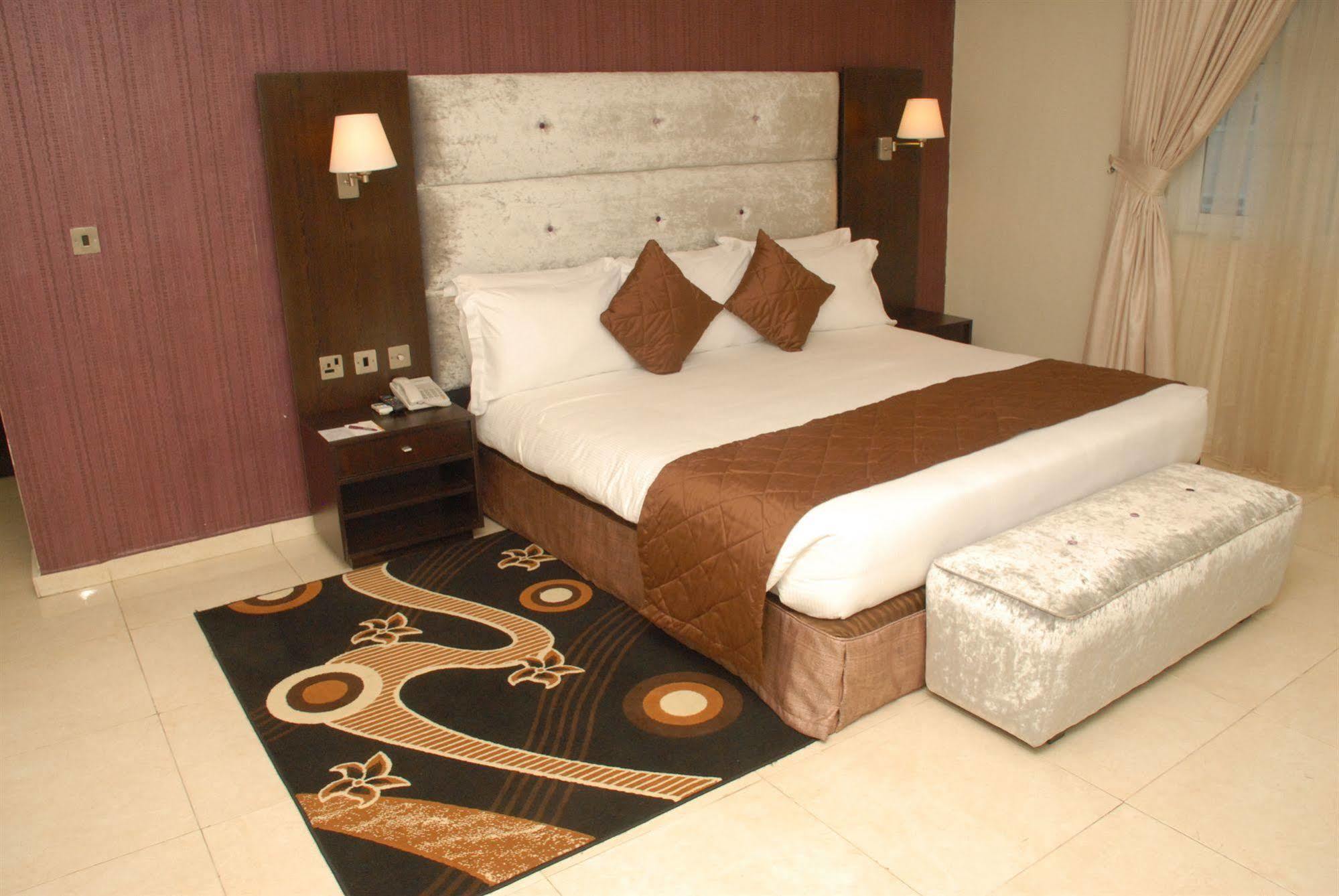 Amber Residence Lagos Bagian luar foto
