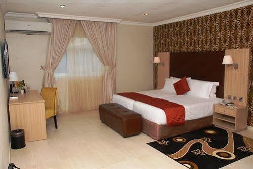 Amber Residence Lagos Bagian luar foto